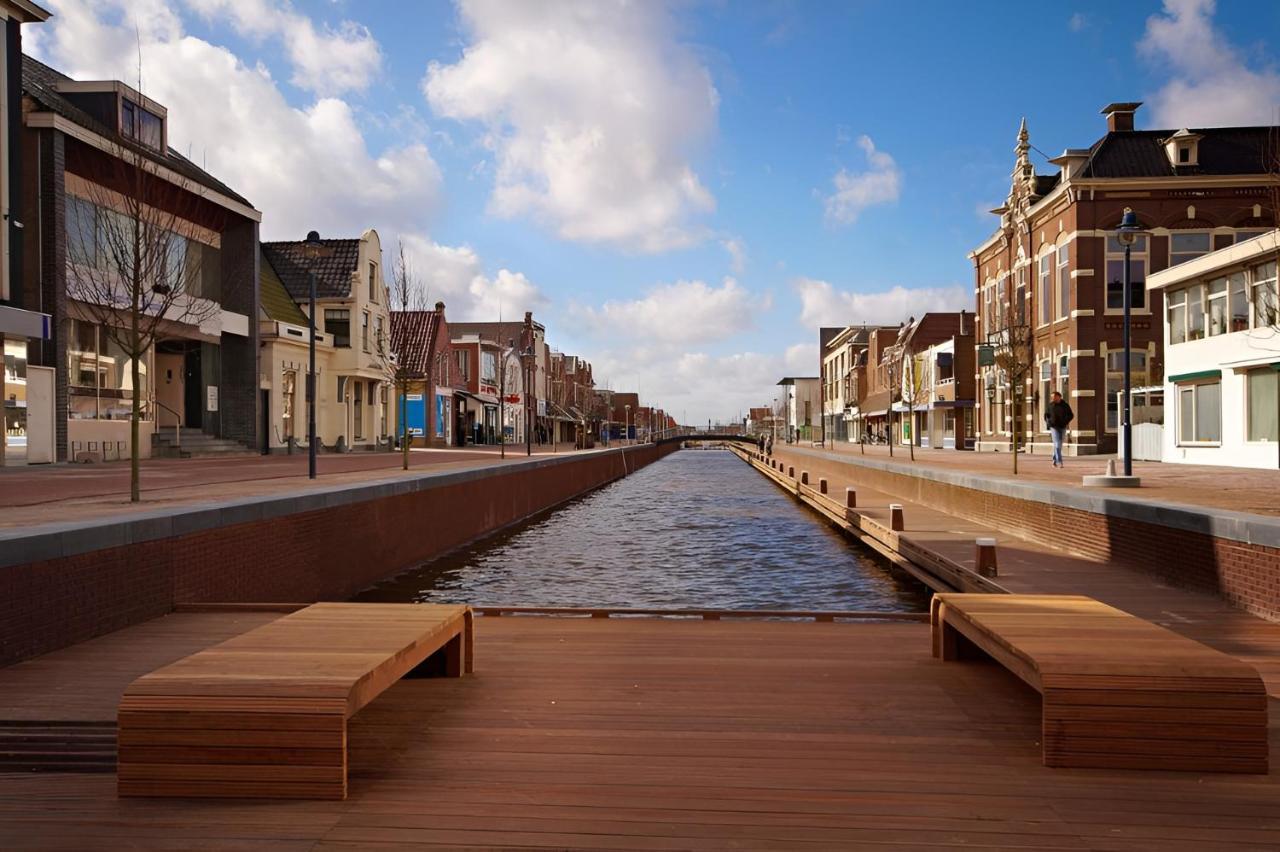 Woonboot In Sumar Gelegen Tussen Leeuwarden En Drachten Suameer Zewnętrze zdjęcie